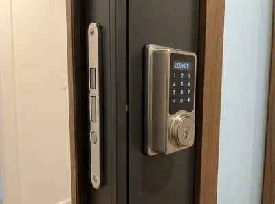 Modernes Sicherheitsschloss nachher